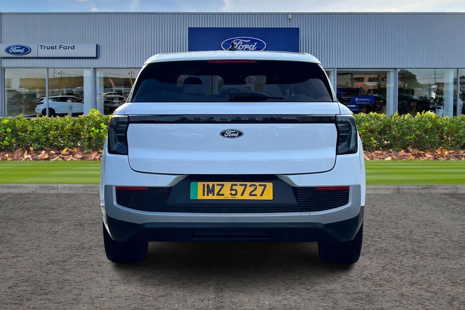 Ford Explorer Photo 6