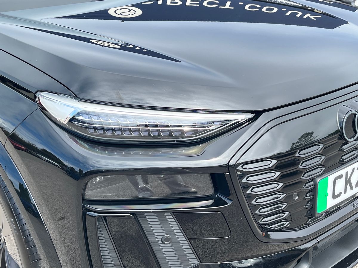 Audi Q6 e-tron Photo 18