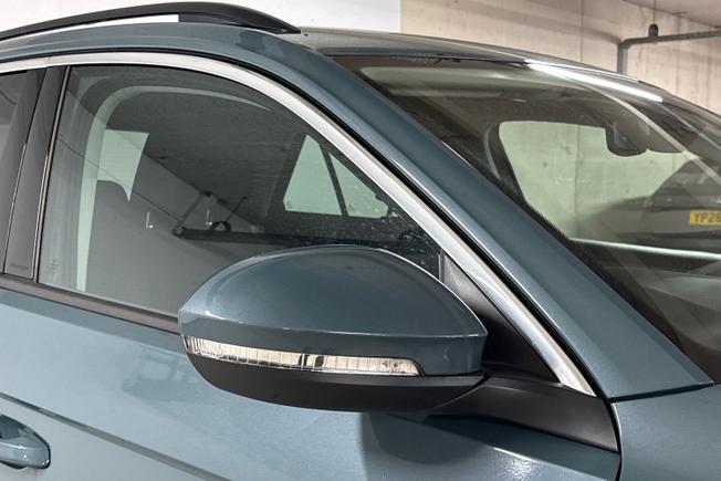 VOLKSWAGEN T-Roc Photo 20