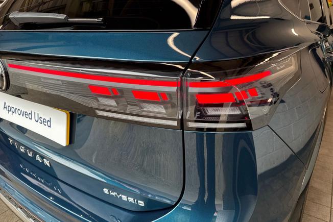 VOLKSWAGEN Tiguan Photo 18