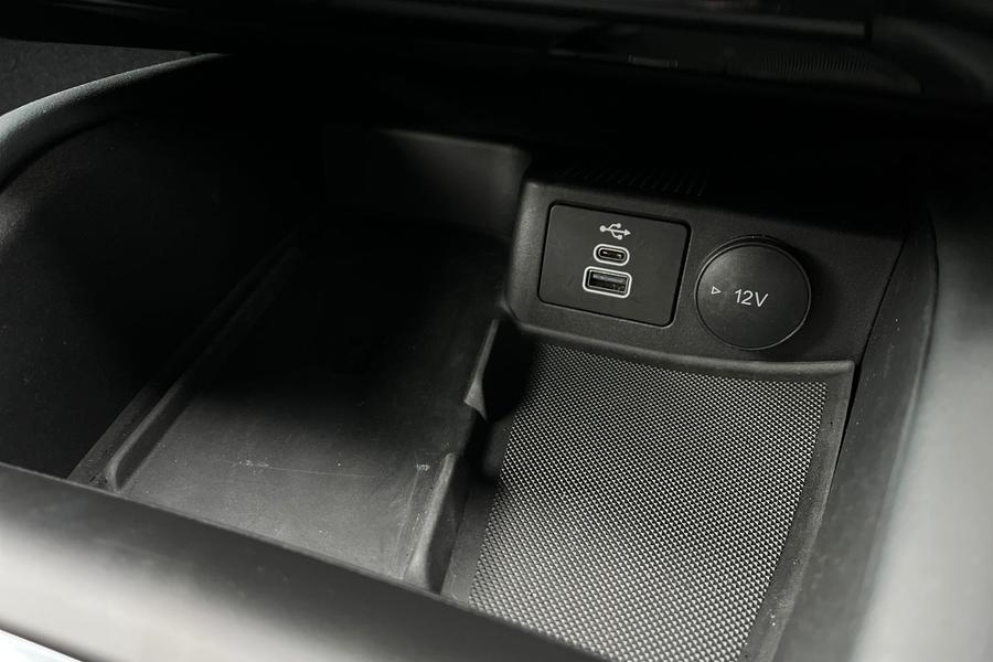 Ford Kuga Photo autoimg-4cf004587b0639ff0f9ea14f2f27aff71e4fbf64.jpg