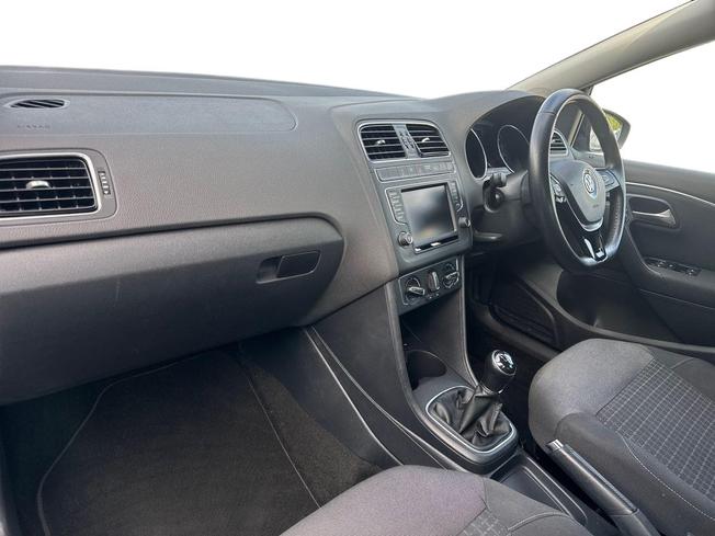 VOLKSWAGEN Polo Photo 2