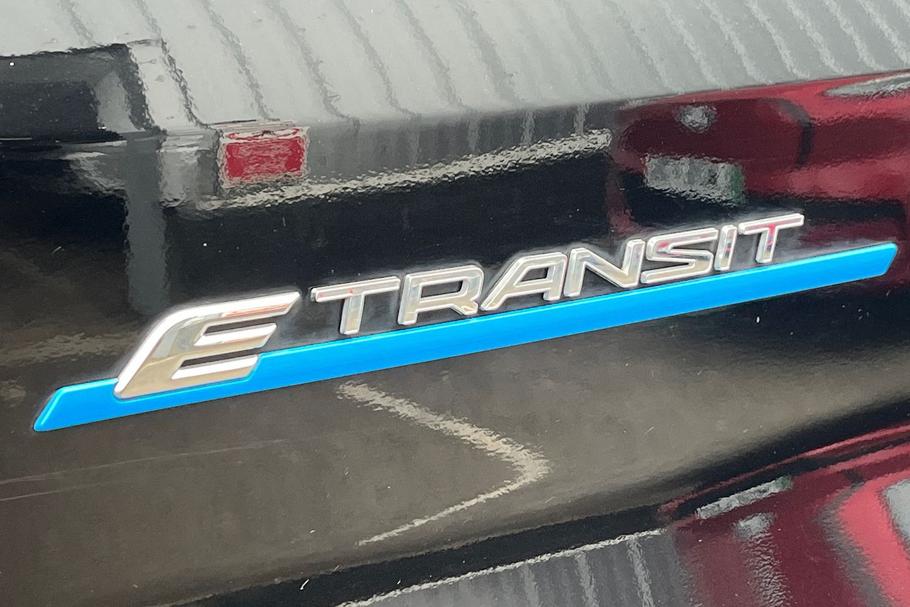 Used Ford E-Transit MC22GZY 19