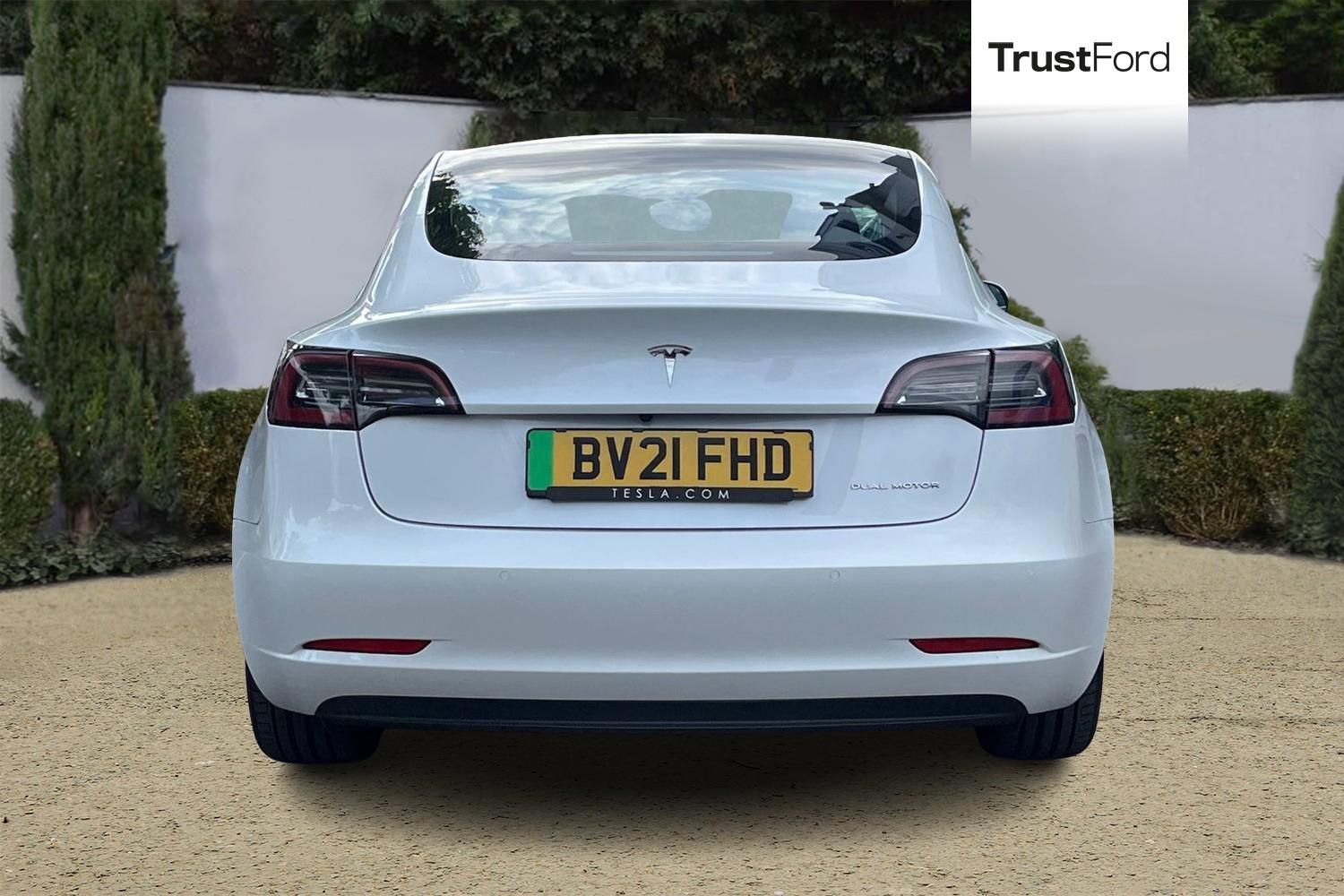 TESLA MODEL 3 Photo 6