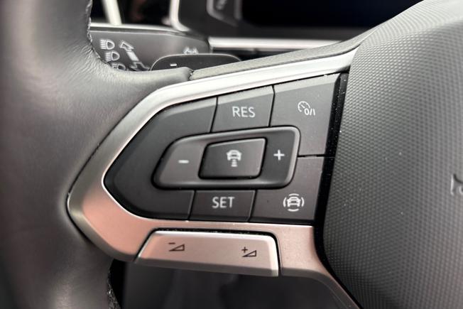VOLKSWAGEN T-Roc Photo 16
