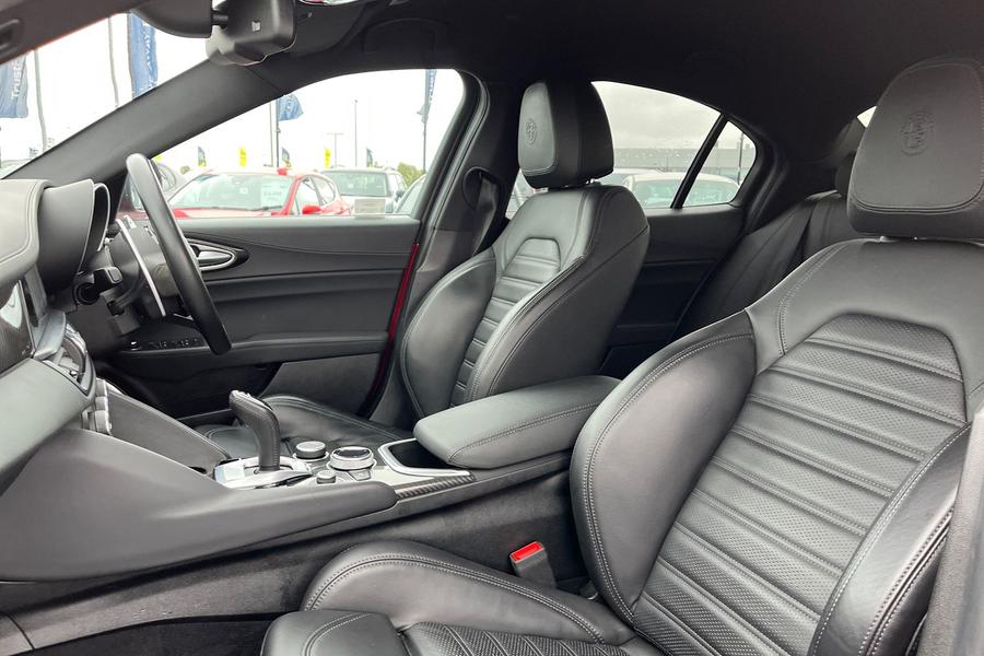 Alfa Romeo GIULIA Photo autoimg-4d0ab396698a7bc05a7b63824d5691d6cafdf307.jpg