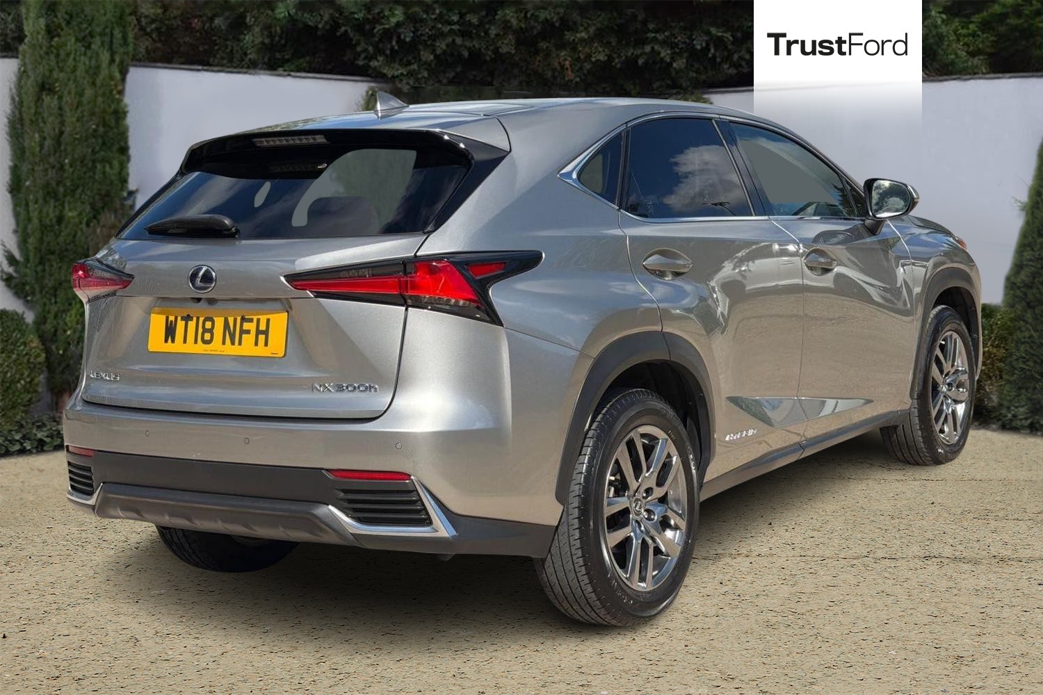 Lexus NX Photo 3