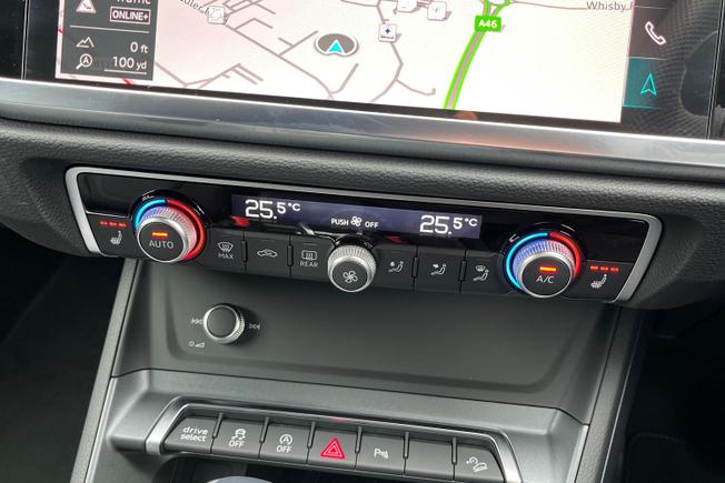 AUDI Q3 Photo 24