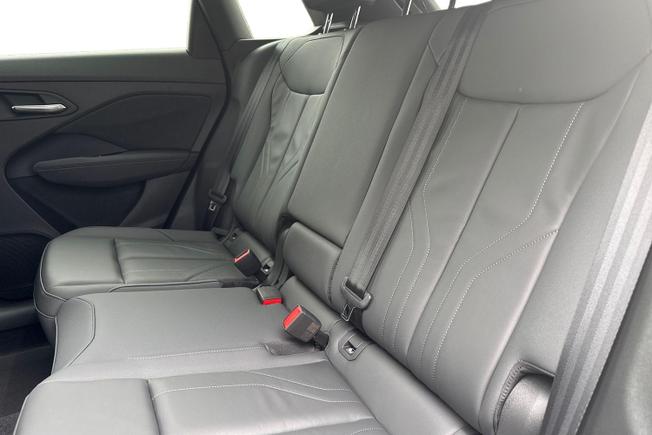 Audi Q3 SUV Photo 9