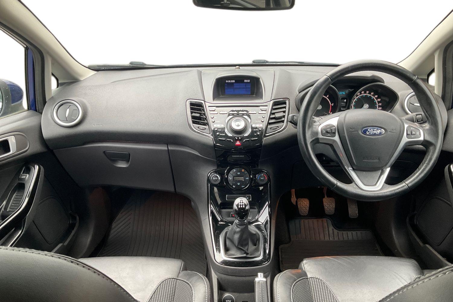 Ford FIESTA Photo 9