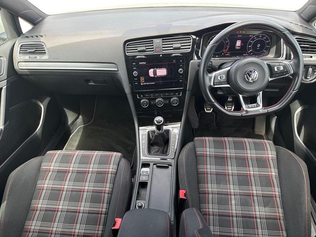VOLKSWAGEN Golf Photo 10