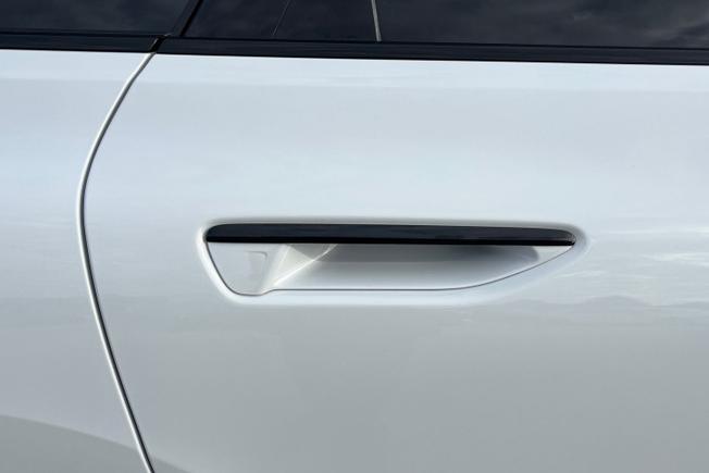 AUDI S6 E-Tron Avant Photo 55
