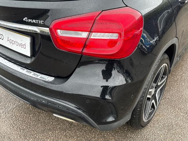 MERCEDES-BENZ Gla Photo 18