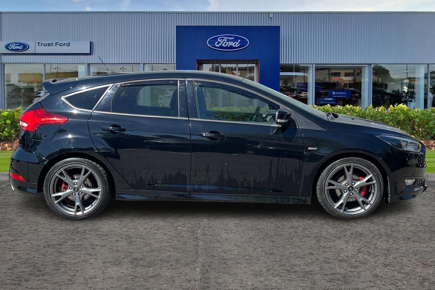 Ford FOCUS Photo 2
