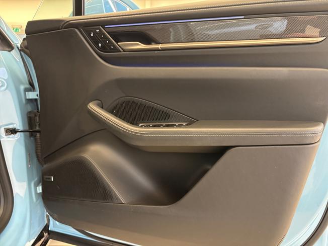 PORSCHE Macan Photo 20