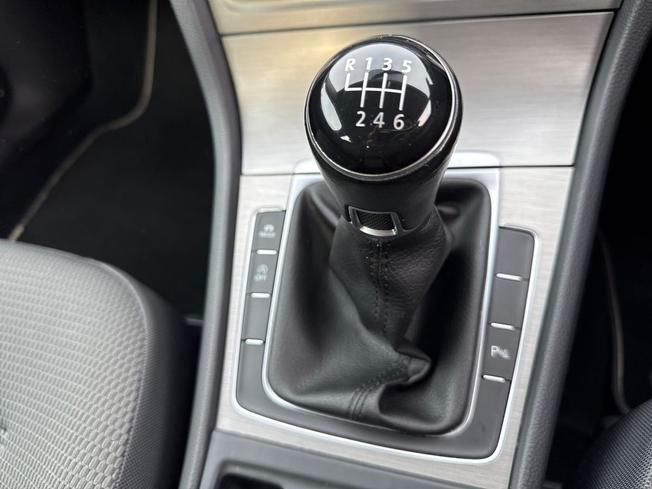 VOLKSWAGEN Golf Photo 31