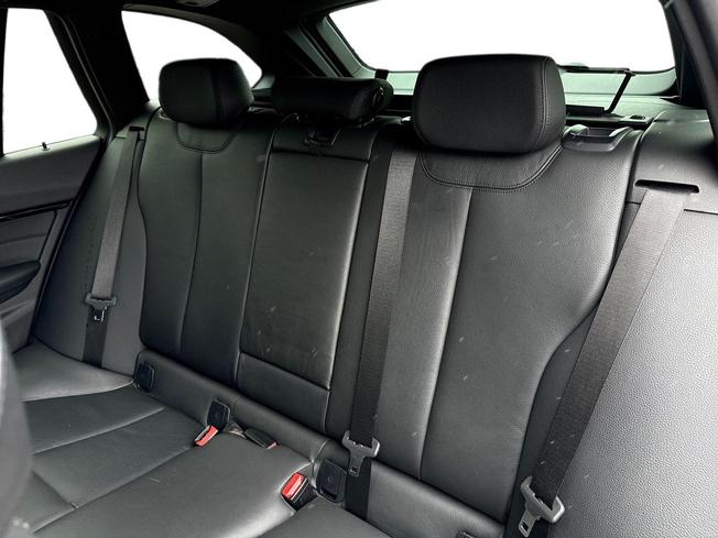 BMW 3 Series Photo 9