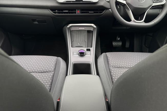 VOLKSWAGEN T-Roc Photo 22
