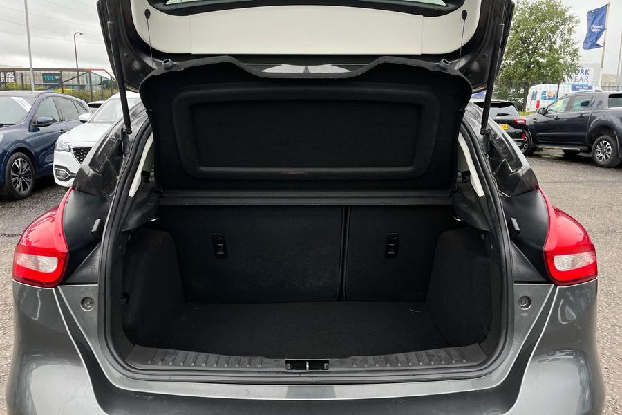 Ford FOCUS Photo autoimg-4d400b498d59ed849a993a8e629862dad6a0a6d3.jpg