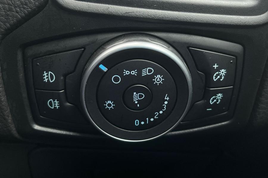 Ford FOCUS Photo autoimg-4d41808dc16614c9e3fa54fcc006fe22a6780a9a.jpg