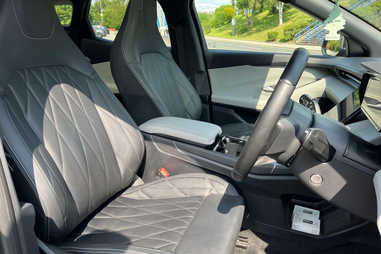 Ford Explorer Photo 16