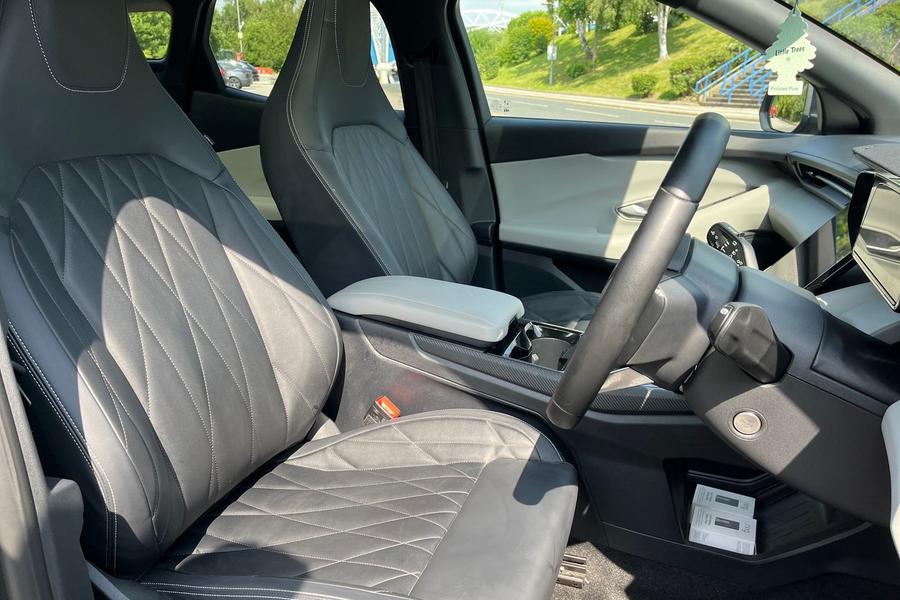 Ford Explorer Photo autoimg-4d42258acb92a6a5a0fd81f676aa87ffe6f81fcc.jpg