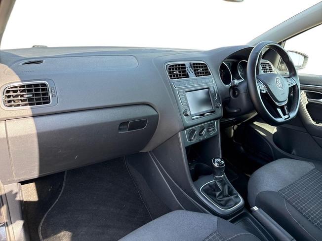 VOLKSWAGEN Polo Photo 2
