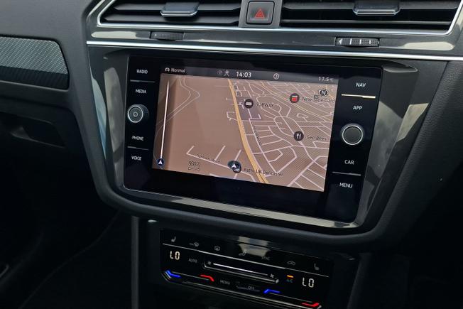 VOLKSWAGEN Tiguan Photo 14