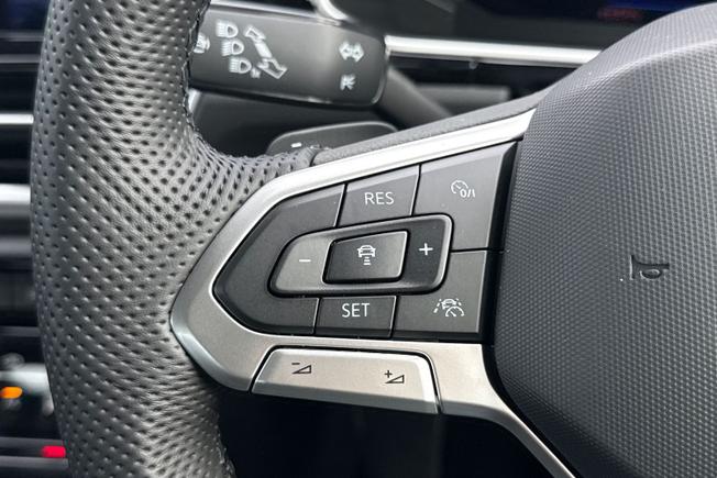 VOLKSWAGEN T-Roc Photo 16