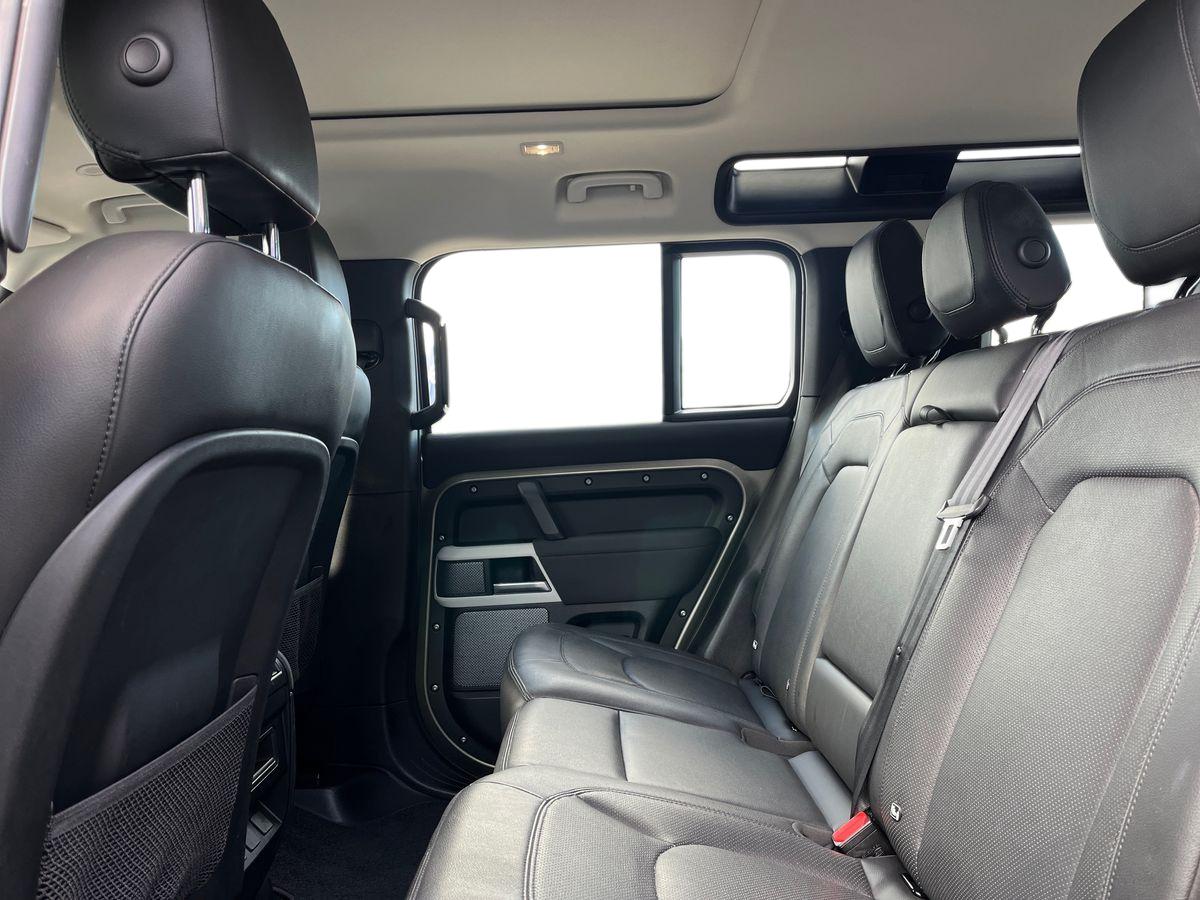 Land Rover Defender 110 Photo 3