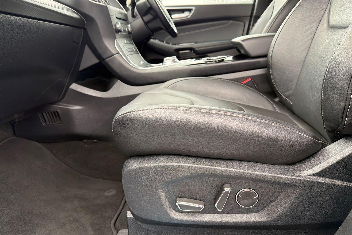 Ford S-MAX Photo 24