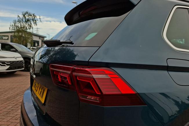 VOLKSWAGEN Tiguan Photo 18