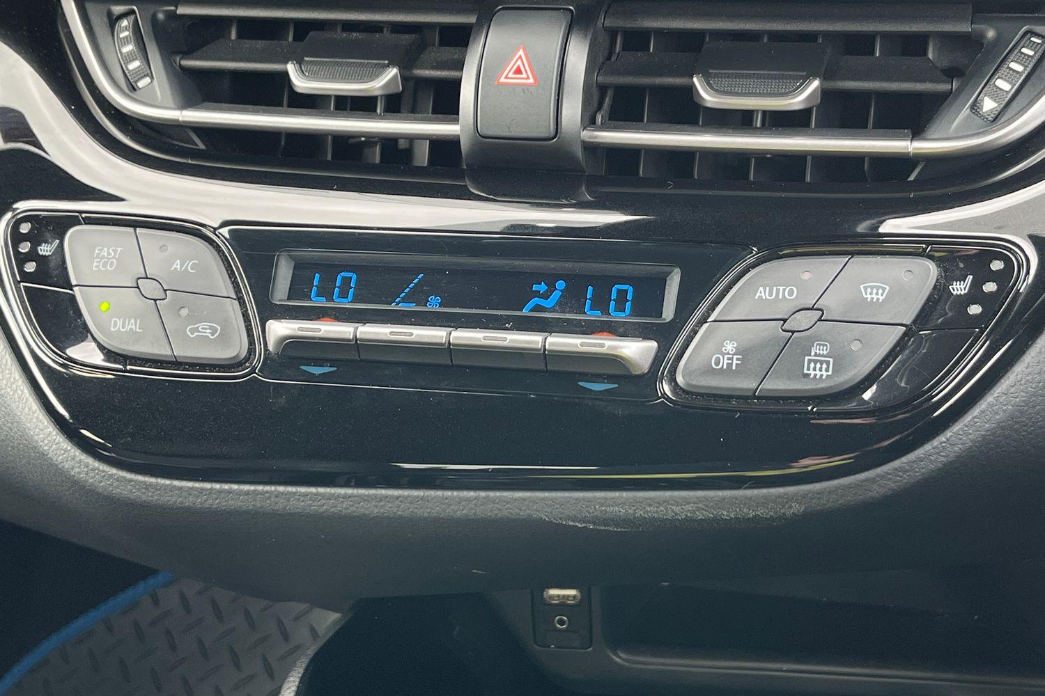 Toyota C-HR Photo 31