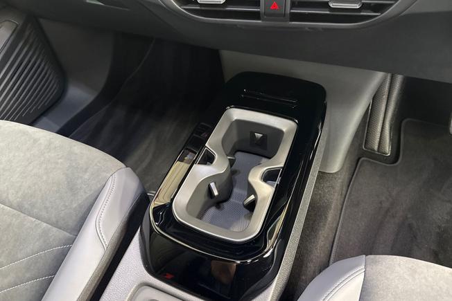VOLKSWAGEN ID.4 Photo 15