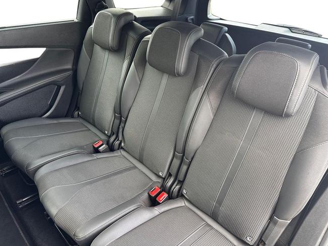 PEUGEOT 5008 Photo 9