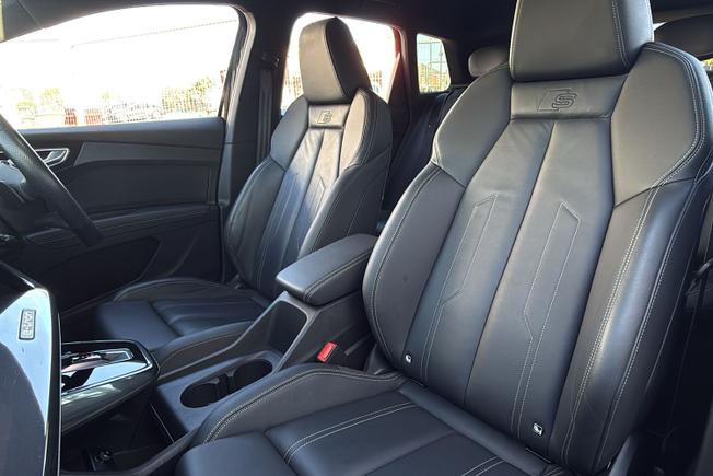 Audi Q4 e-tron Photo 21