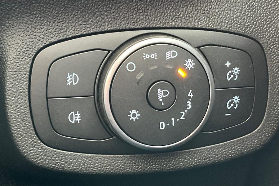 Ford FIESTA VIGNALE Photo autoimg-4d65e07bee943a162186e345ef3d2c88d2e0d95e.jpg