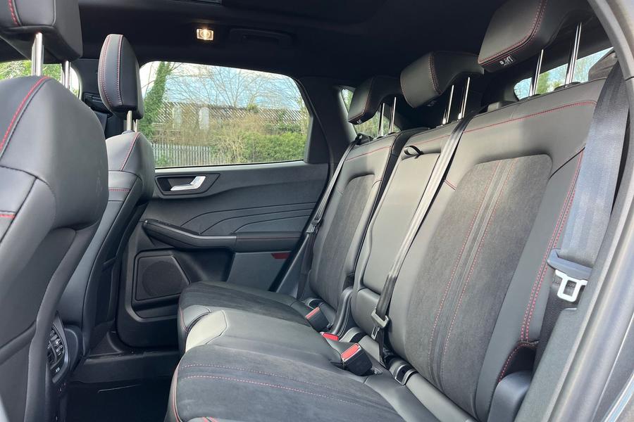 Ford Kuga Photo autoimg-4d67ef04566718625beb4adff3d69535547fba80.jpg