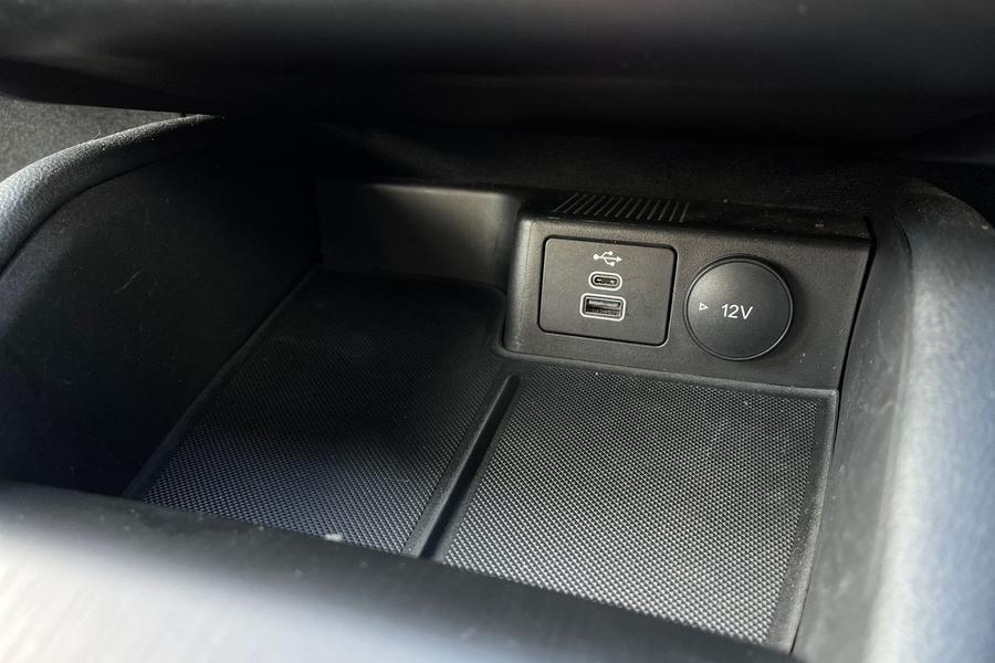 Ford Kuga Photo autoimg-4d68dd58a6ef1e92f3fbc87755c057c026c1c7f3.jpg