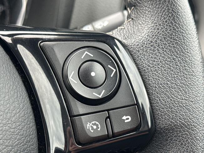 TOYOTA Yaris Photo 17