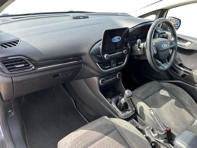 FORD Fiesta Photo 2