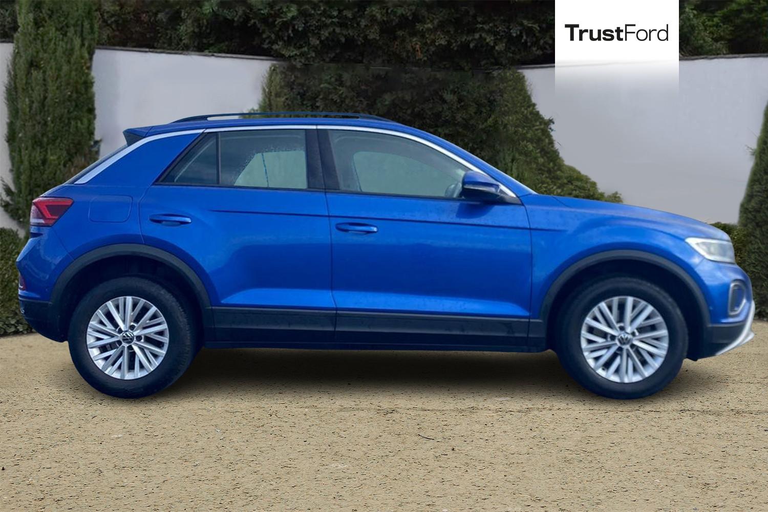 Volkswagen T-ROC Photo 2