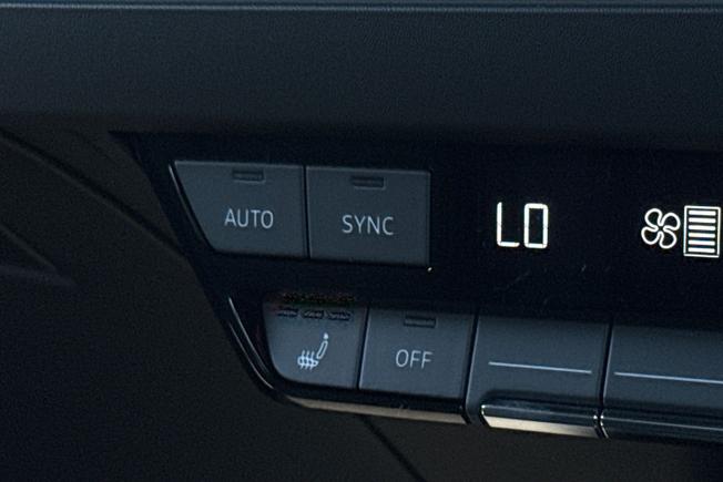AUDI  Q4 Photo 24