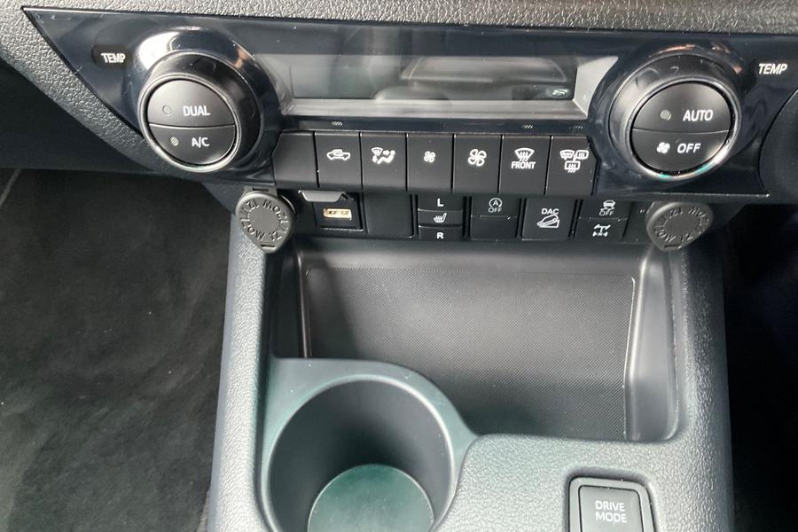 Toyota Hilux Photo autoimg-4d77723ca7381f72e3d2b4bd39ec00a484eea5a2.jpg