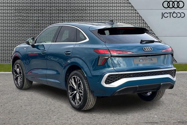 AUDI  Q3 Sportback Photo 3