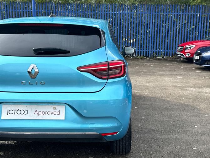 2019 Renault Clio 1.0 TCe 100 Iconic 5dr £10,817 16,658 miles Blue