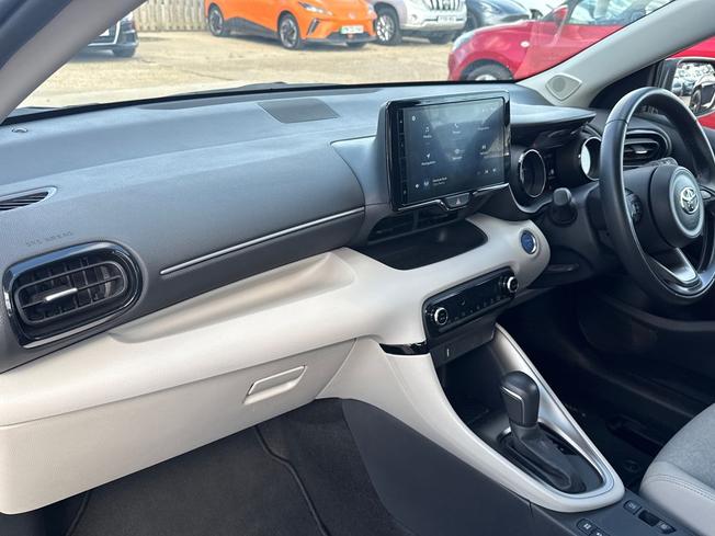 TOYOTA Yaris Photo 41