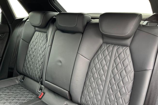 AUDI S3 Photo 9