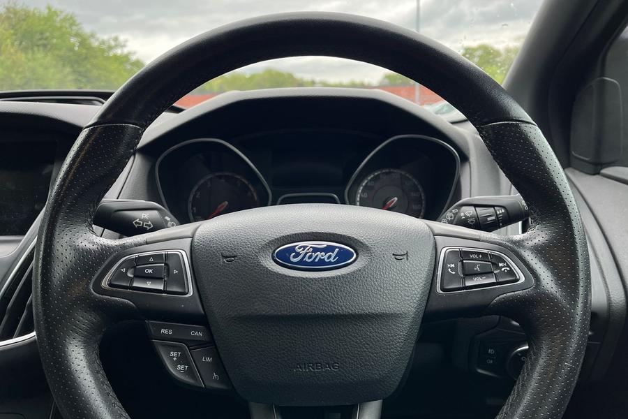 Ford Focus Photo autoimg-4d80af615d6aae960c232841684a8a8c3fd4f568.jpg