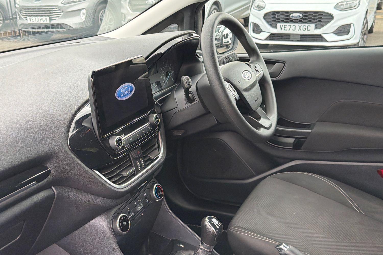 Ford FIESTA Photo 17